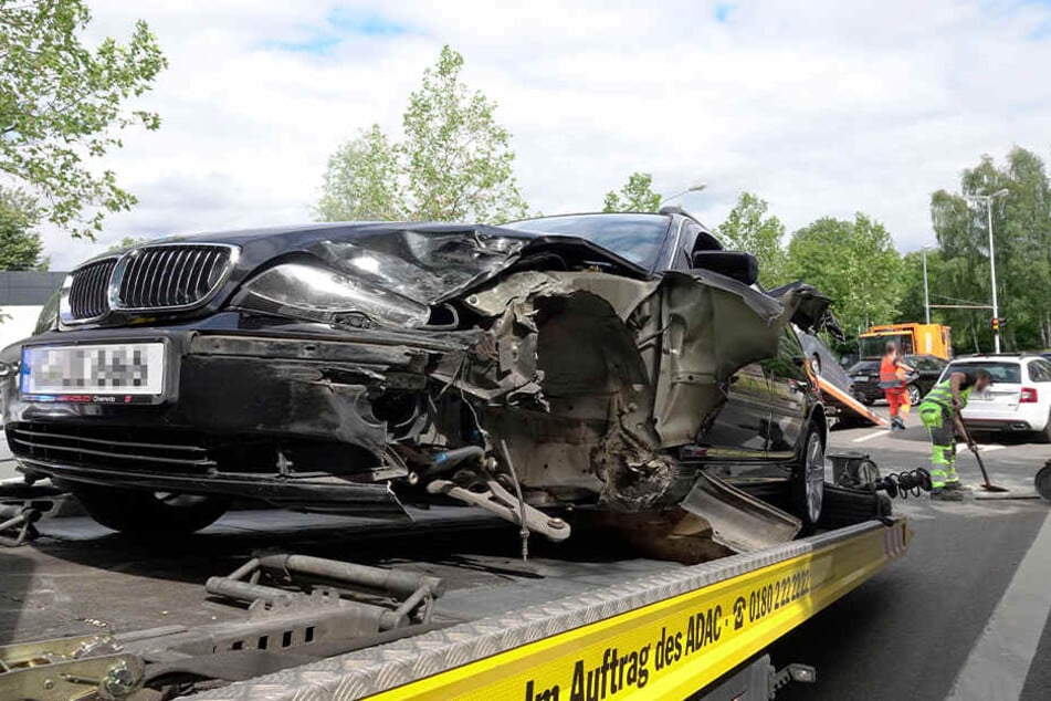 Der BMW war mit einem Mazda kollidiert.