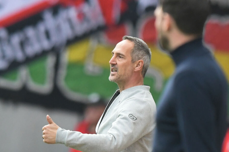 Eintracht-Coach Adi Hütter glaubt fest daran, dass sein Team den für Europa notwendigen Punkt beim FC Bayern holen kann.