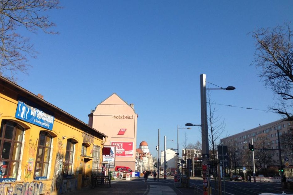 Beim beliebten Karli-Beben wurden am Abend des 22. April mehrere Jugendliche von zirka 30 Nordafrikanern angegriffen und teilweise ausgeraubt. Wer kann Hinweise geben oder ist selbst Geschädigter?