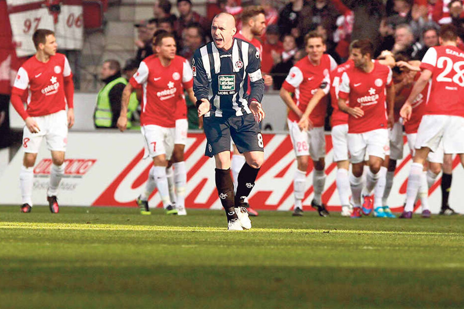 Christian Tiffert im Februar 2012 als Antreiber und Kapitän des 1. FC Kaiserslautern. Nach der Spielzeit stiegen die Roten Teufel aus der Bundesliga ab.