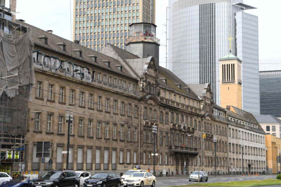 Das Alte Polizeipräsidium verfällt immer mehr.