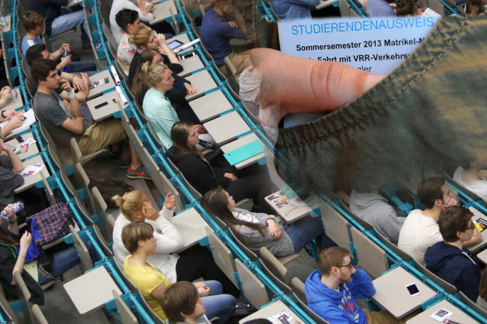 Tausende Studenten haben momentan Probleme mit ihren Semestertickets. (Symbolbild)
