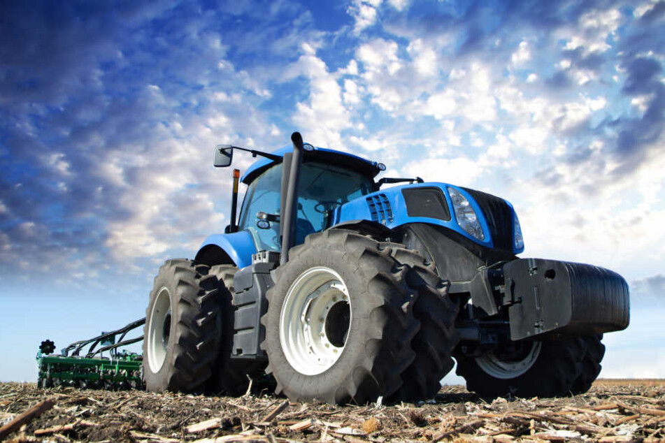 Beim Sturz von einem Traktor hat der kleine Junge tödliche Verletzungen erlitten. (Symbolbild)
