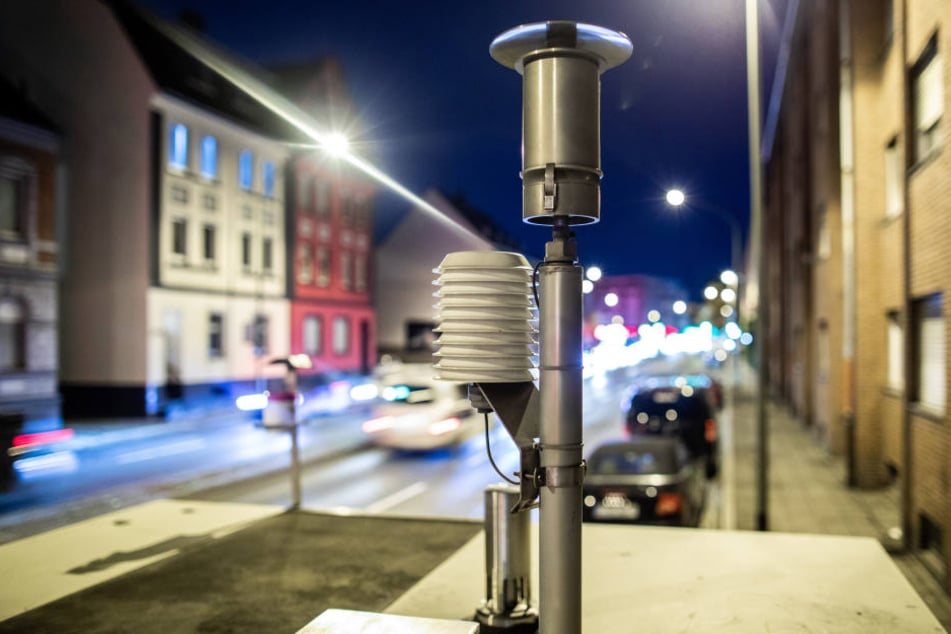 Die Luft ist in vielen Städten in NRW zu schlecht. Deshalb wurden erste Diesel-Verbote für ältere Diesel verhängt.