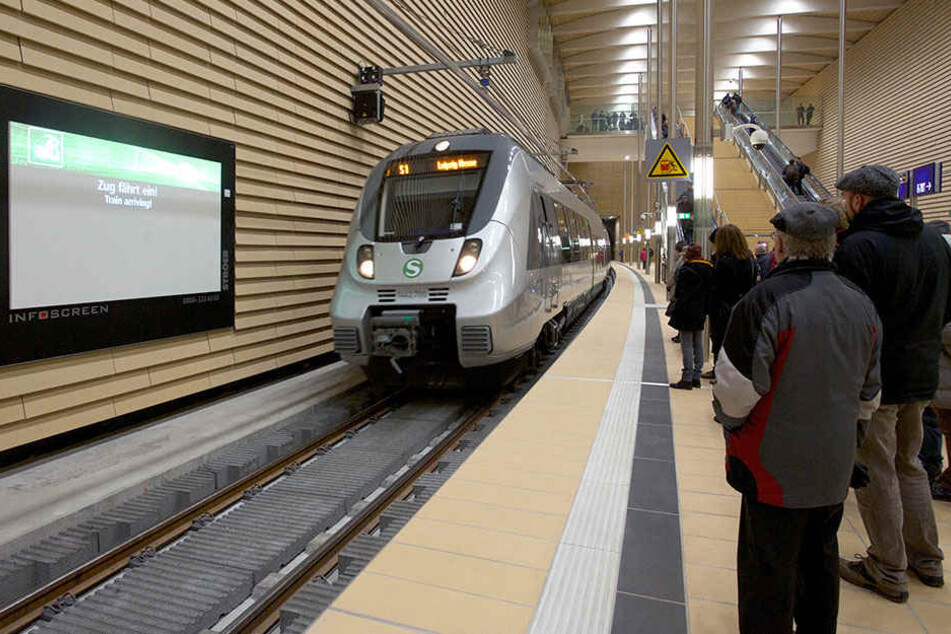 Wer bislang die S 5 nutzte, muss jetzt auf die S 3 und den Schienenersatzverkehr umsteigen.