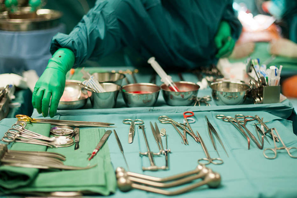 Die Eingriffe bei dem privatversicherten Mann waren für die Ärzte in lukratives Geschäft.