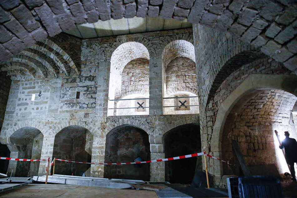 Dresdens Festung: Auch der Große Kanonenhof mit den Wehrgängen wird mit moderner Technik erlebbar gemacht.