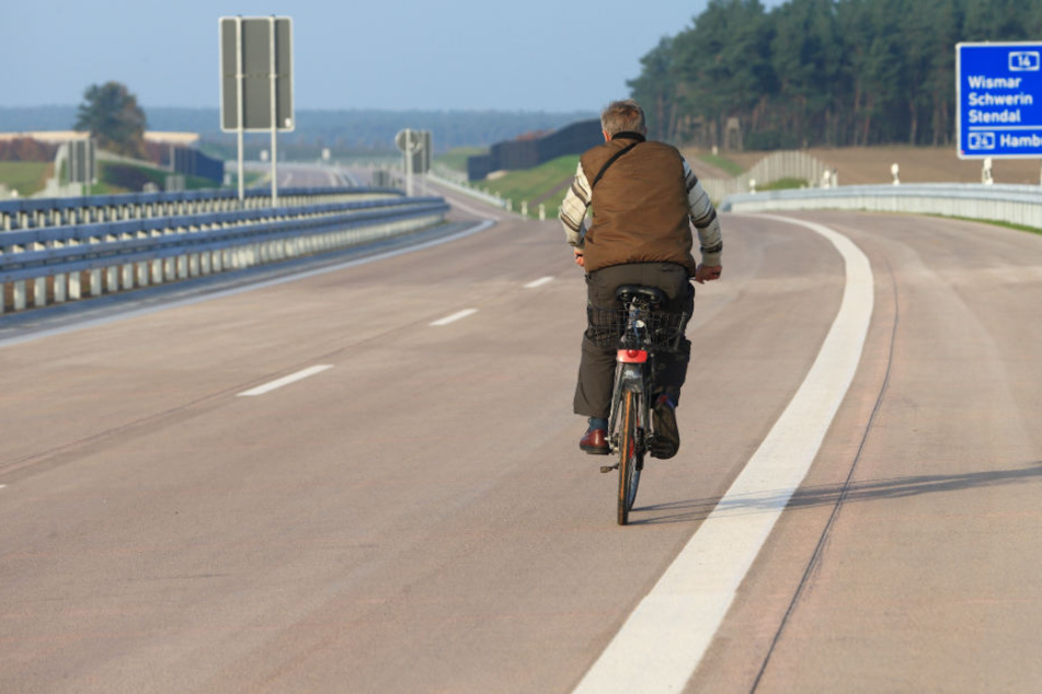 Zwei Fahrradfahrerinnen sind am Wochenende auf der A14 aufgegriffen worden (Symbolbild).