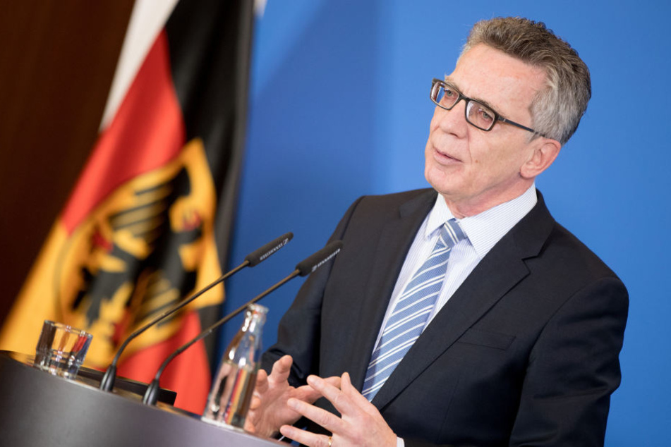Bundesinnenminister Thomas de Maizière (62, CDU).