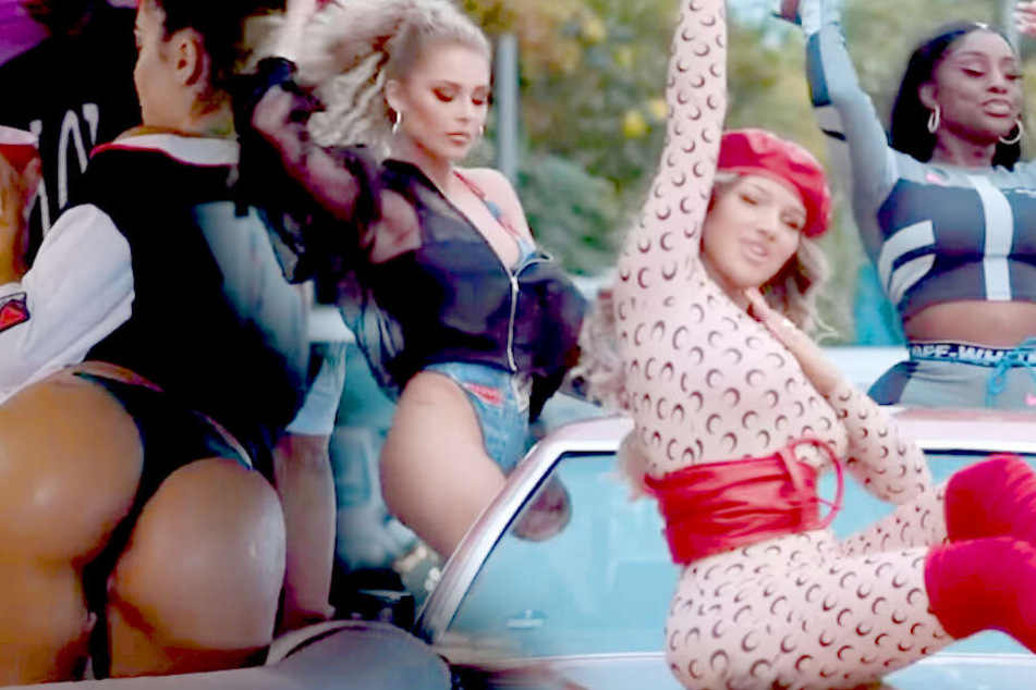 Shirin David (24, 2.v.r.) hat ihre neue Single "Brillis" veröffentlicht.
