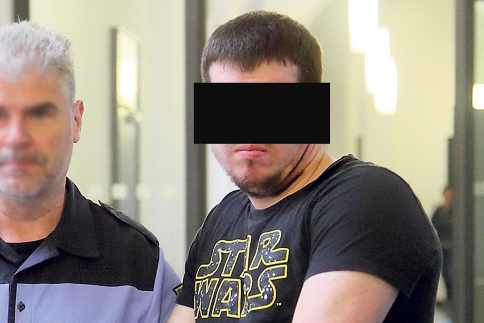 Jakub K. (23) ist einschlägig vorbestraft. Jetzt hockt der Autodieb wieder
vor Gericht.