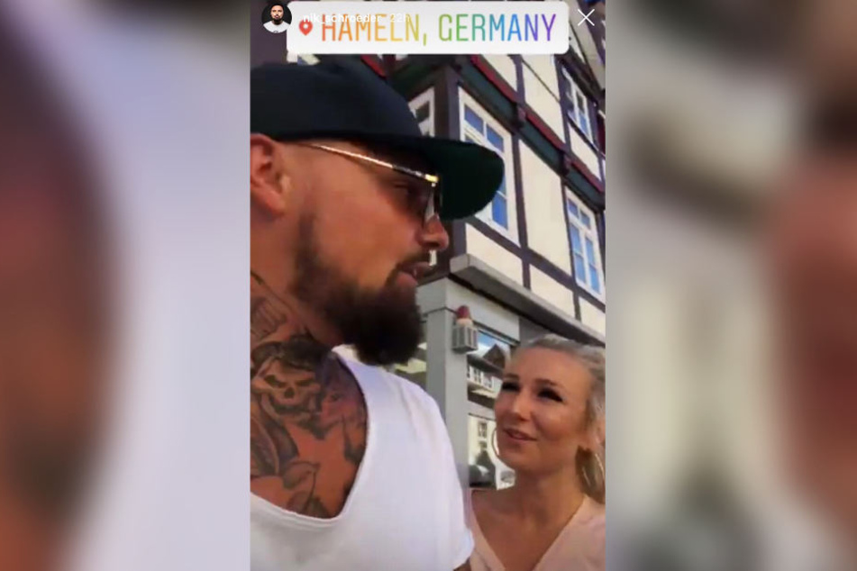 Niks Begeisterung für die Heimatstadt seiner Liebsten hält sich in Grenzen.