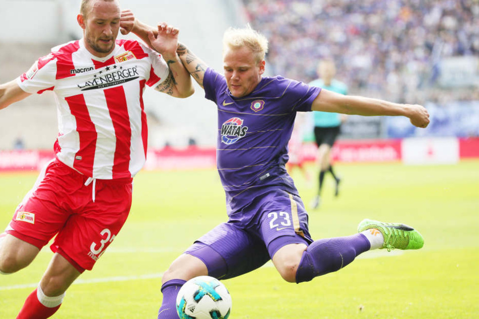 Toni Leistner (l., 37, Union) und Sören Bertram (23, Aue).