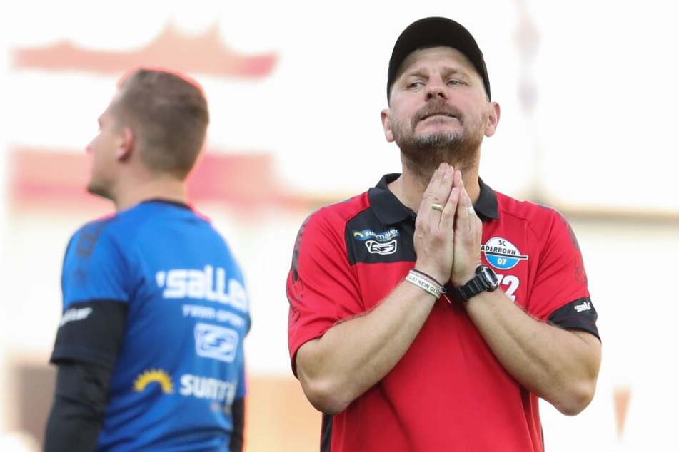 SCP-Trainer Steffen Baumgart fiel nach der Gelb-Entscheidung vom Glauben ab.