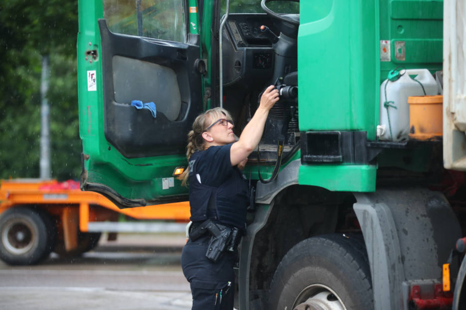 Mehr oder weniger zufällig fanden die Polizisten den toten Brummi-Fahrer. (Symbolbild)