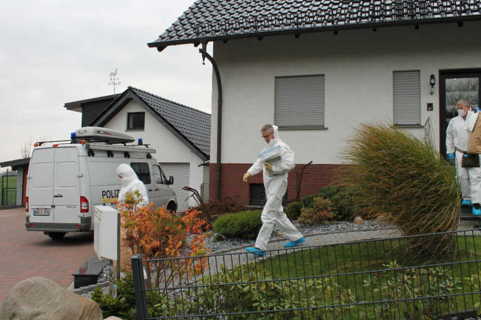 Die Spurensicherung untersuchte nach dem Mord den Tatort.