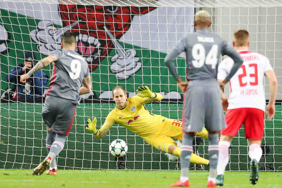 Nach einem Foul von Willi Orban an Lens traf Alvaro Negredo beim anschließenden Elfmeter. RB-Keeper Peter Gulacsi sprang in die falsche Ecke, hatte keine Chance.
