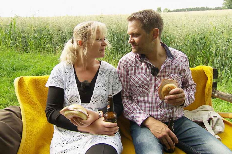 Bei Leberkäs-Semmeln und Bier macht Stephan ein Geständnis: "Ich möchte dich gar nicht mehr gehen lassen vom Hof!"