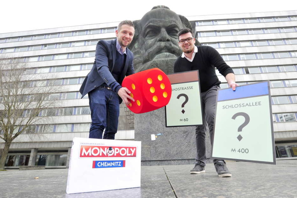 Florian Freitag (30) und Lukas Lenk (22, gr.F., v.l.) von der Zwickauer Agentur "Polar1" wollen mit der Chemnitz-Edition des Klassikers "Monopoly" punkten.