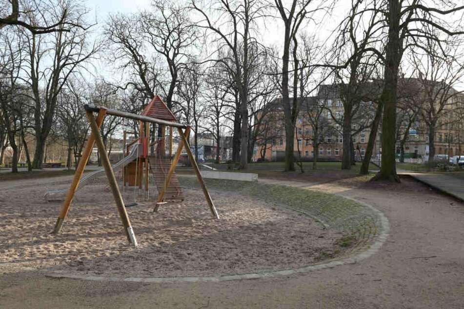Vorsicht beim Spielen auf dem Spielplatz: Überall könnte eine Tretmine lauern.