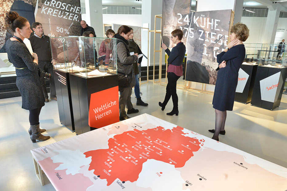 Sensationsfund im smac: Der Silberschatz aus der Sächsischen Schweiz ist nun im Foyer des Chemnitzer Archäologiemuseums zu sehen.