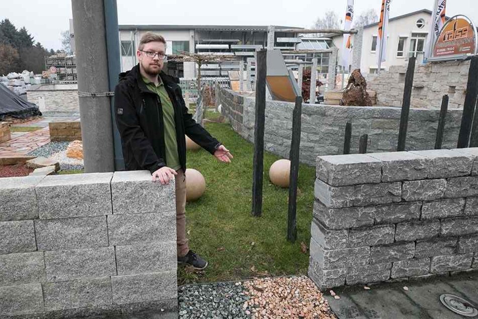 Durch diese Lücke hievten die Ganoven den Hinkelstein.