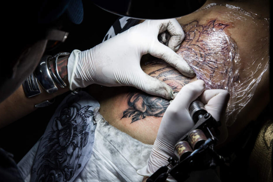 Die Leipziger Messe "Tattoo & Lifestyle" muss wegen des Coronavirus abgesagt werden.