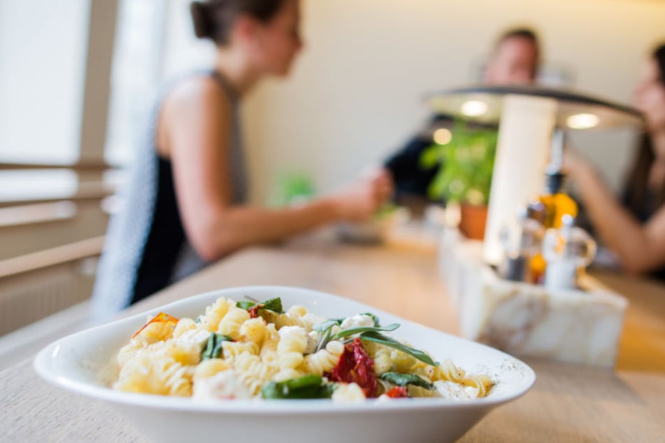 Bei Vapiano gibt es italienische Speisen.