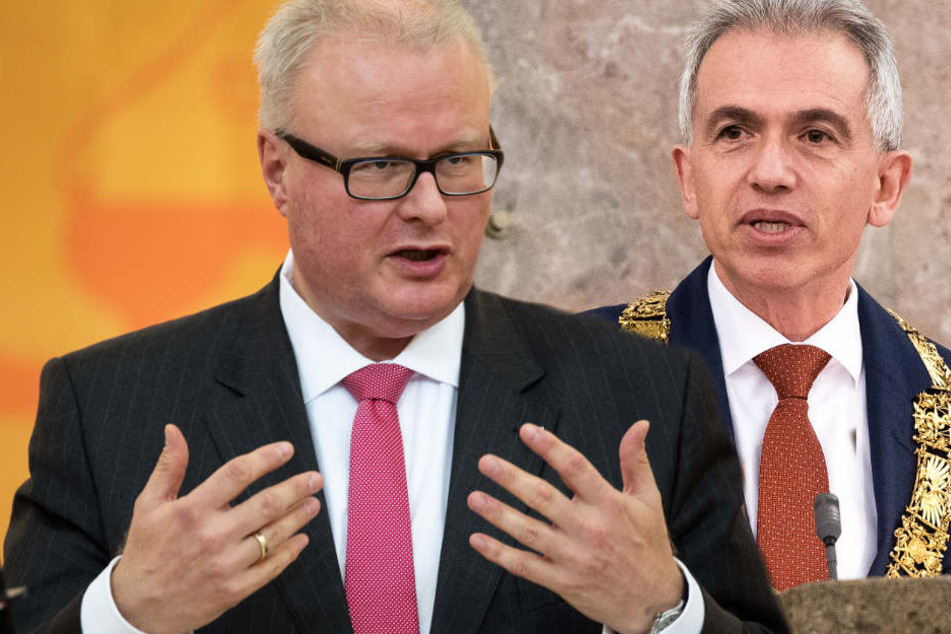 Thomas Schäfer (l, CDU) hat die Attacke von Peter Feldmann (SPD) erwidert.