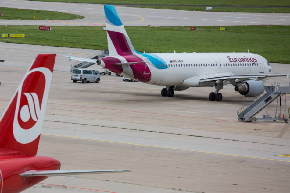 Der Stuttgarter Flughafen im September: Damals boten noch Air Berlin (Vordergund) und Eurowings Flüge nach Berlin an.