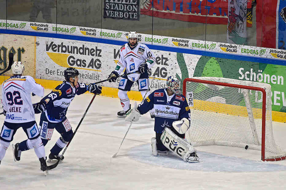 Trotz der fünf kassierten Gegentore am Wochenende hat Coach Bill Stewart Geduld.