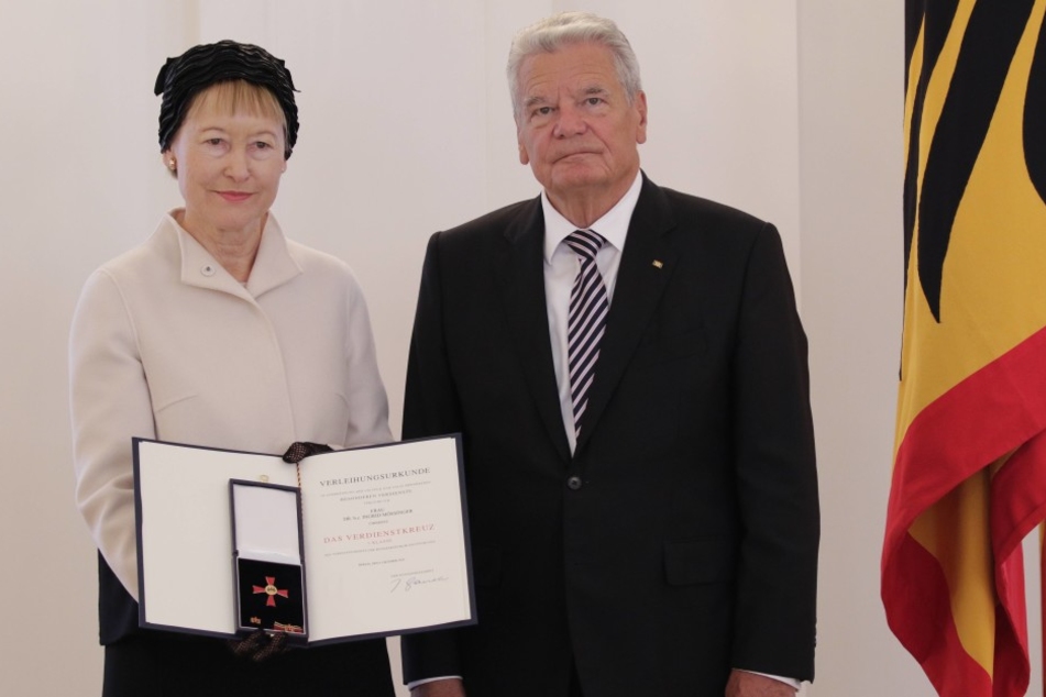 Ingrid Mössinger ist von Bundespräsident Joachim Gauck ausgezeichnet worden.