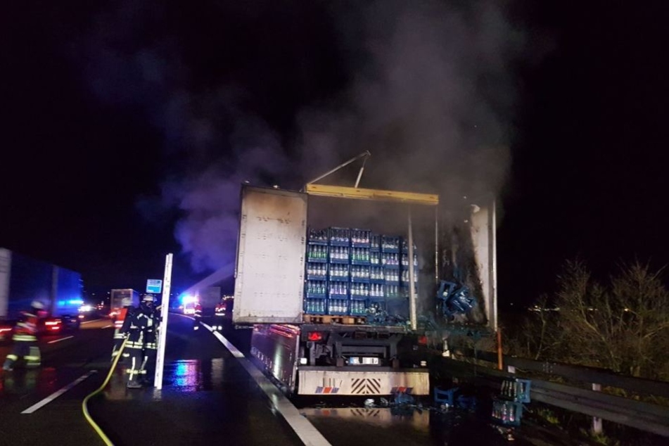 Im Laderaum des Getränkelasters war ein Feuer ausgebrochen.