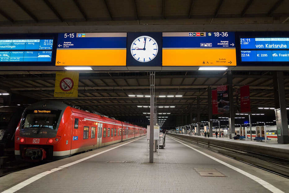 Der 45-Jährige war zuvor aufgefordert worden, den Warteraum zu verlassen. (Symbolbild)