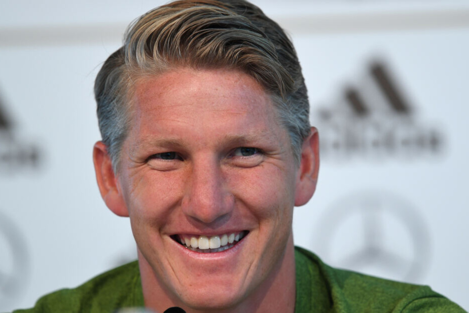 Bastian Schweinsteiger (35) bleibt dem Fußball treu.