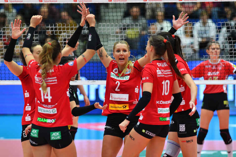 Jubel bei den Dresdner Volleyballerinnen!