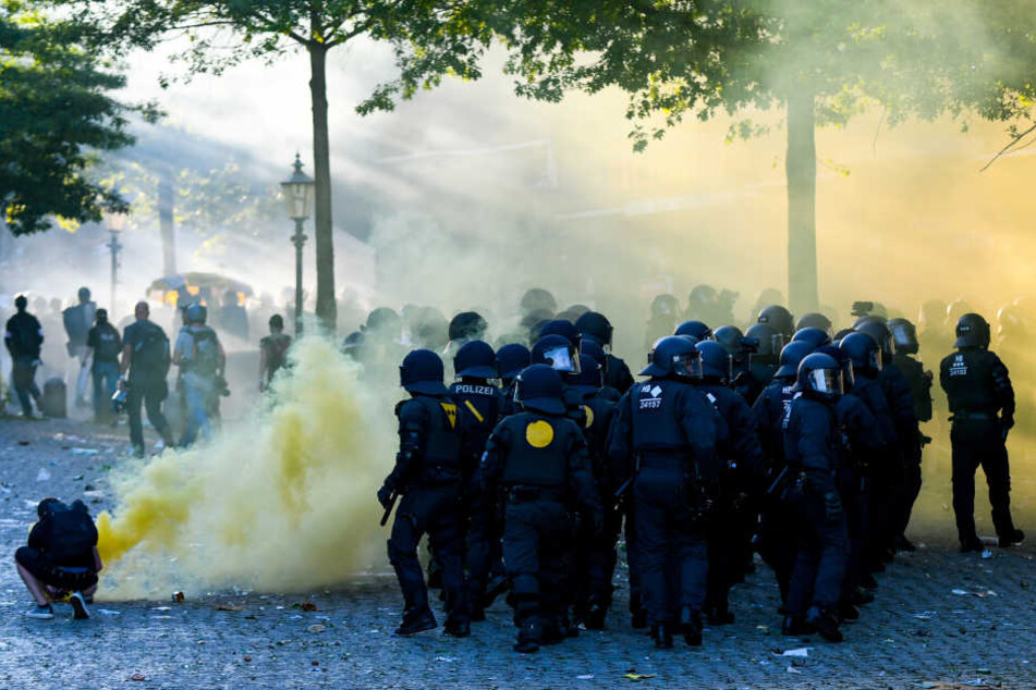 Die Proteste werden noch das ganze Wochenende über andauern.