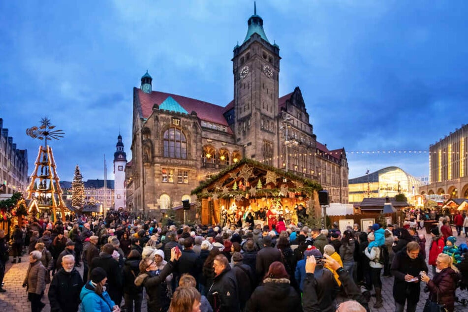 Tausende Besucher strömten zur Eröffnung des Chemnitzer Weihnachtsmarktes.
