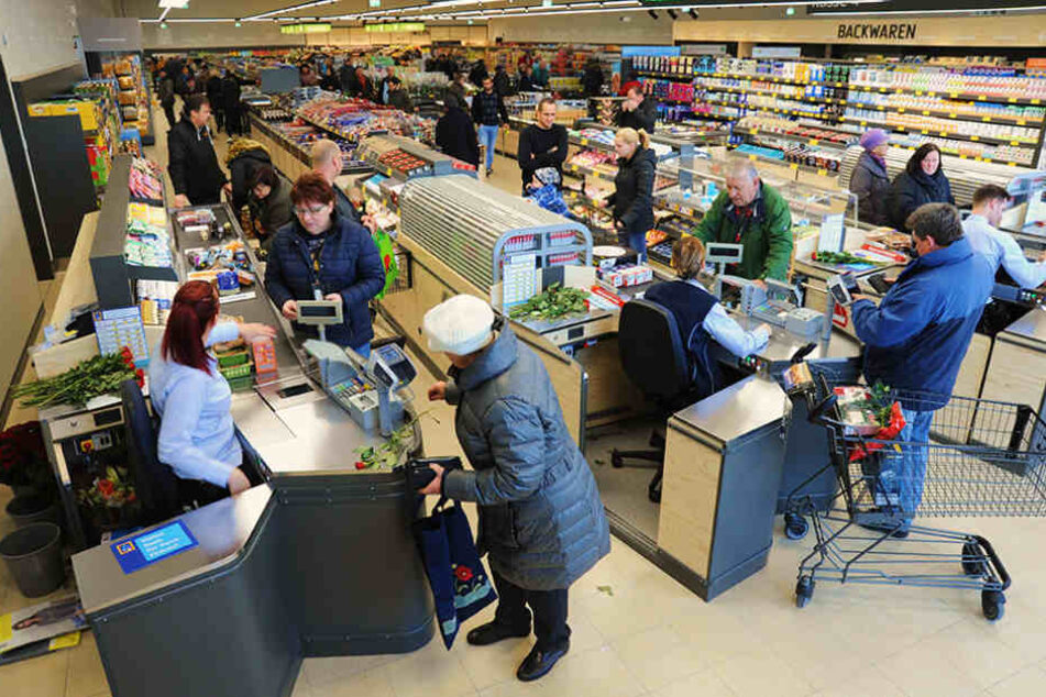 Für Sohn Alessio würde Sarah Lombardi (24) auch bei Aldi an der Kasse arbeiten.