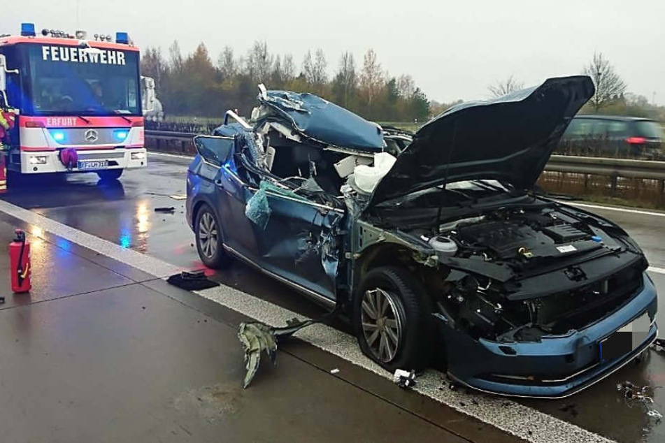 Aus diesem Wrack kam der Fahrer nur leicht verletzt heraus.