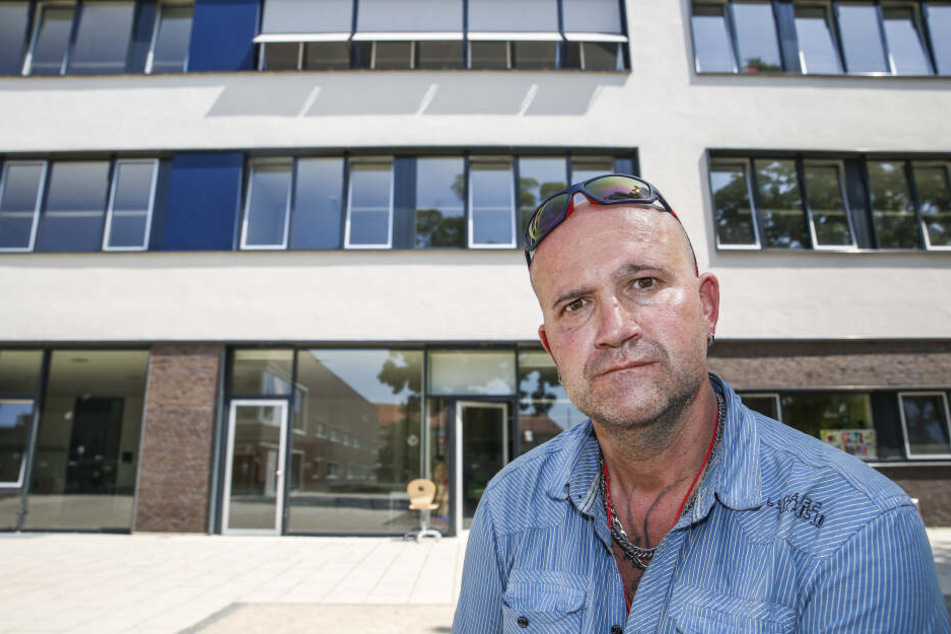 Hatte Ausgaben und ist sauer: Wahlhelfer Jens Walther (45) wartet auch zwei Wochen nach getaner Arbeit noch auf sein Geld.
