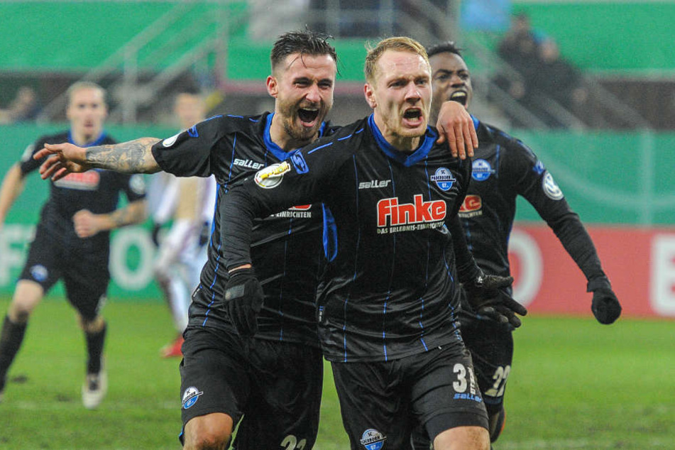 Gegen Ingolstadt jubeln Robin Krauße und Ben Zolinski nach dem 1:0.