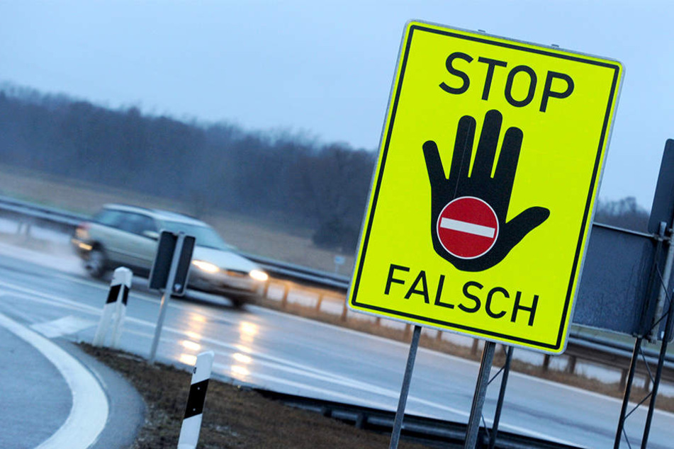 Bei Duisburg-Homberg hat die Polizei einen Falschfahrer auf einer Autobahn gestoppt. (Symbolbild)
