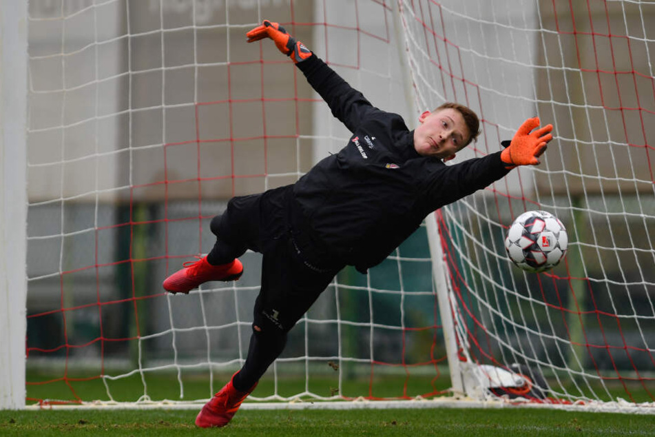Markus Schubert streckt sich in der Türkei im Dynamo-Camp nach dem Ball. Wie lange hütet er den Kasten der Schwarz-Gelben noch?