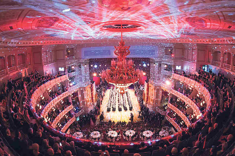 Am 1. Februar verwandelt sich die Semperoper in den glamourösen Ballsaal für den 14. SemperOpernball.