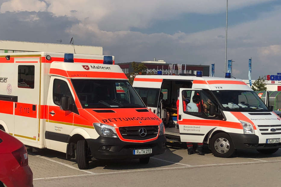 Die Rettungskräfte rückten in Neutraubling mit einem Großaufgebot an.