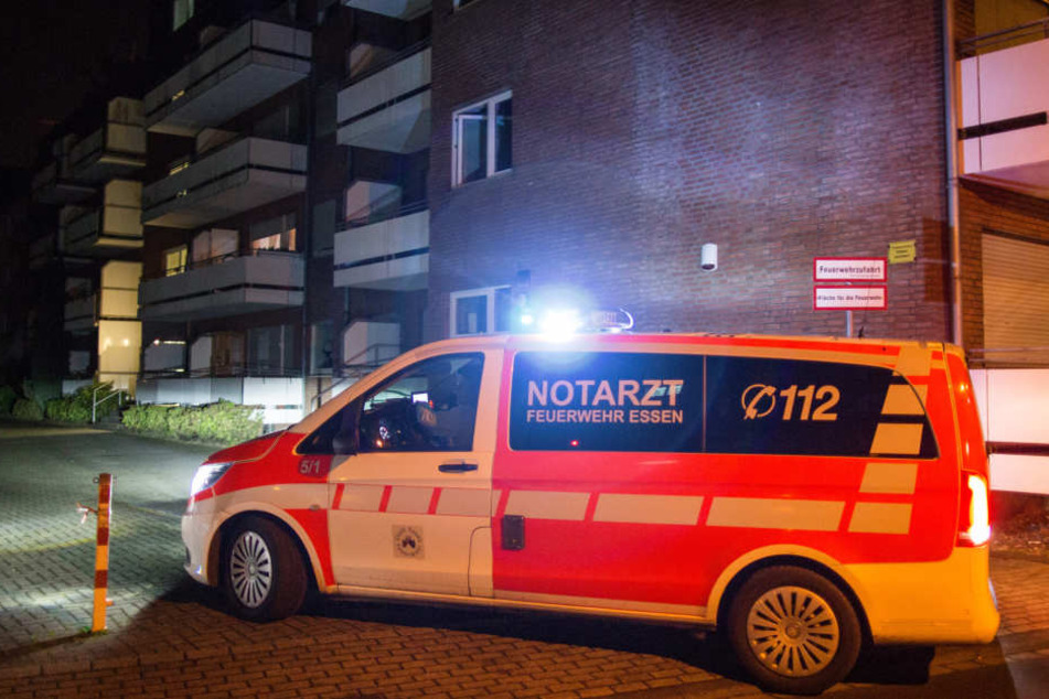 Die Schüsse trafen einen Mann, der so schwer verletzt wurde, dass er trotz Wiederbelebungsversuchen durch Rettungskräfte noch vor Ort starb.