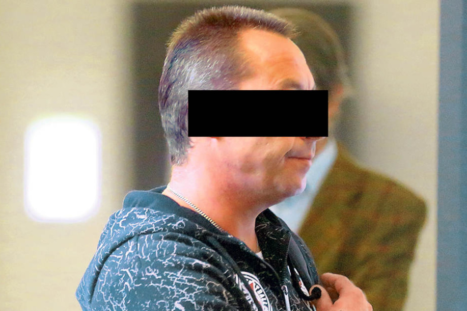 Rene U. (47) fällt garantiert nie wieder auf eine Internet-Schönheit rein.