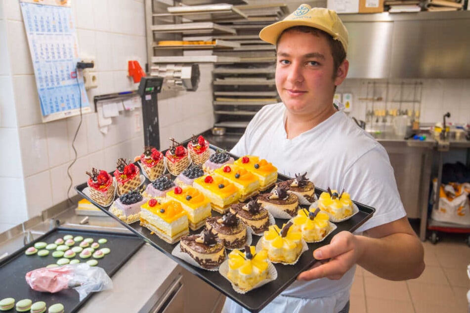Michael Lang (20) zählt zu den besten Konditoren. Das junge Talent arbeitet in der Bäckerei Rudolph in Thalheim.