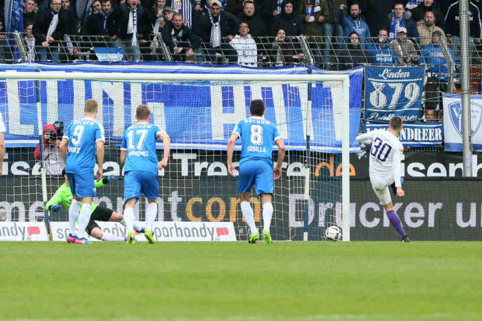 Tor für Aue. Dimitrij Nazarov (Aue) erzielt per Foulelfmeter den Treffer zum 0:1. ,